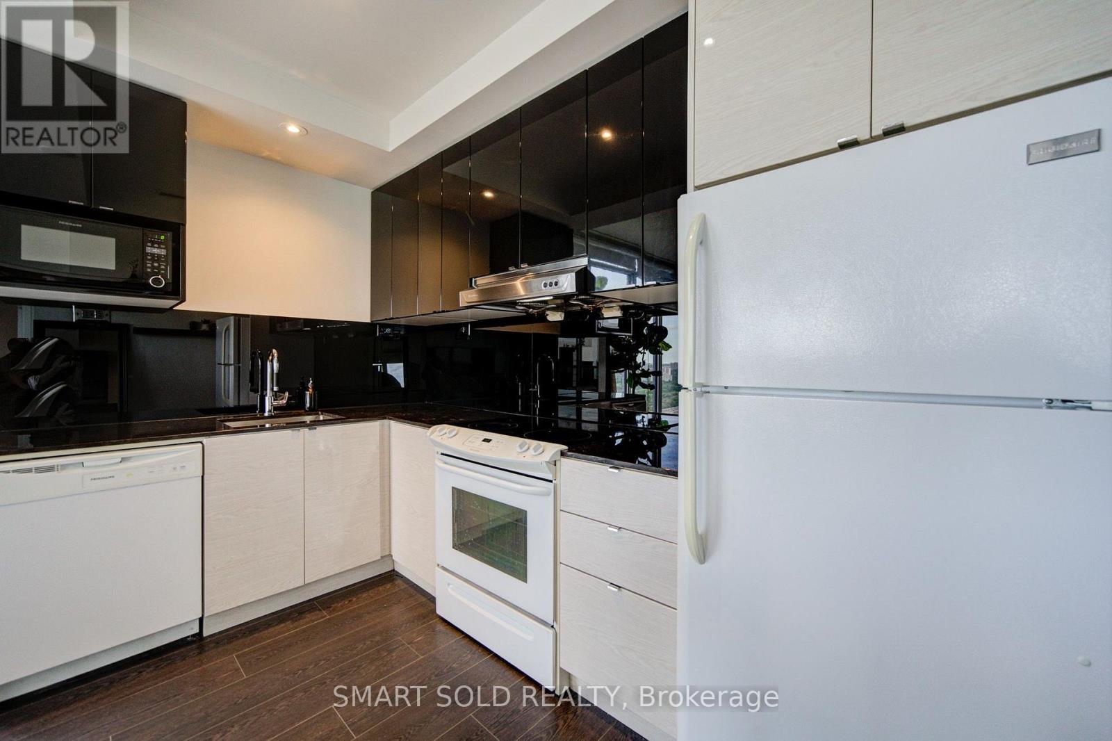 #3208 121 MCMAHON DRIVE - 8