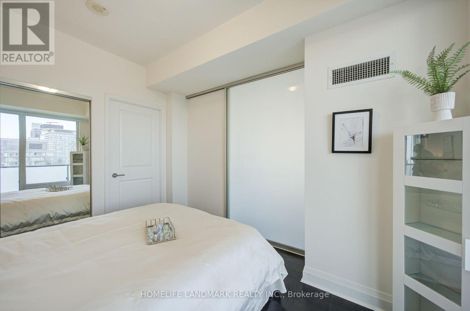 #3410 1080 BAY STREET - 25