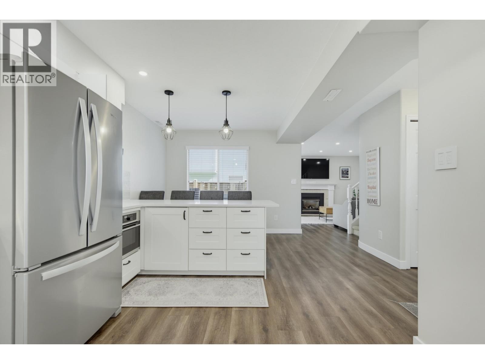 4 4890 48 AVENUE, Delta