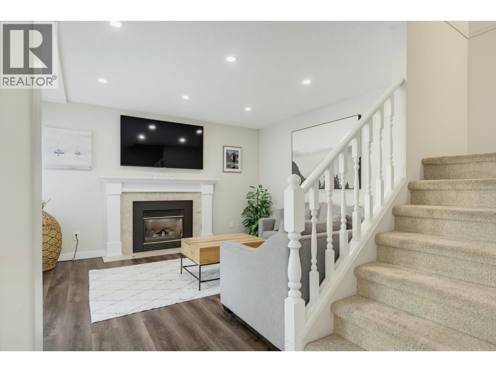 4 4890 48 AVENUE, Delta