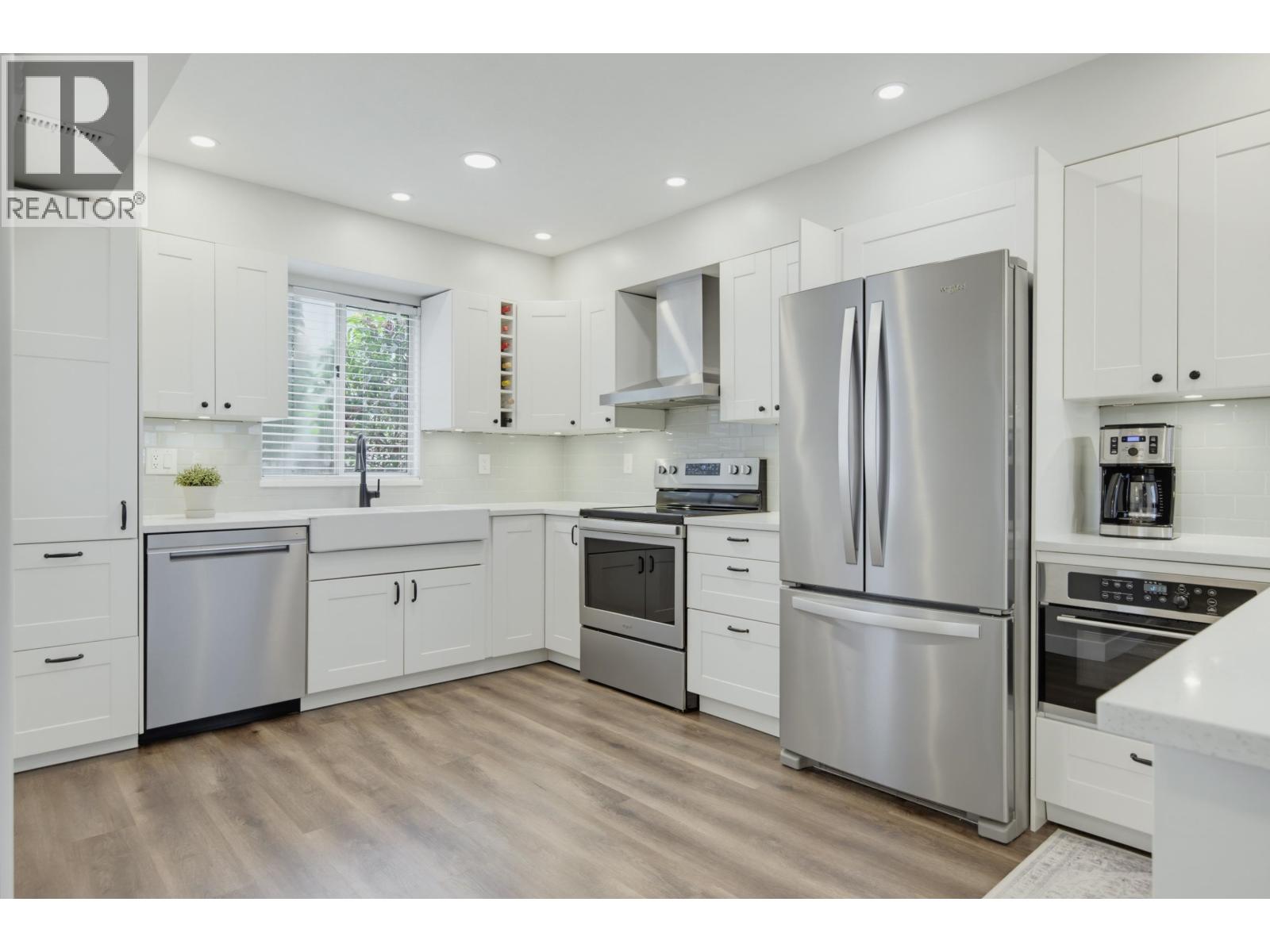 4 4890 48 AVENUE, Delta