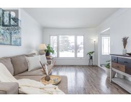 Living room - 3 Oren Boulevard, Barrie, ON L4N4T3 Photo 8