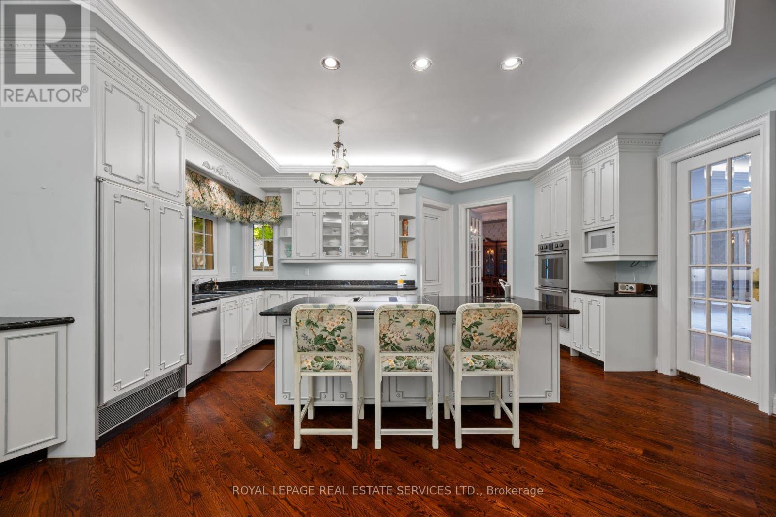 7 THE GREEN PINES - Image 10
