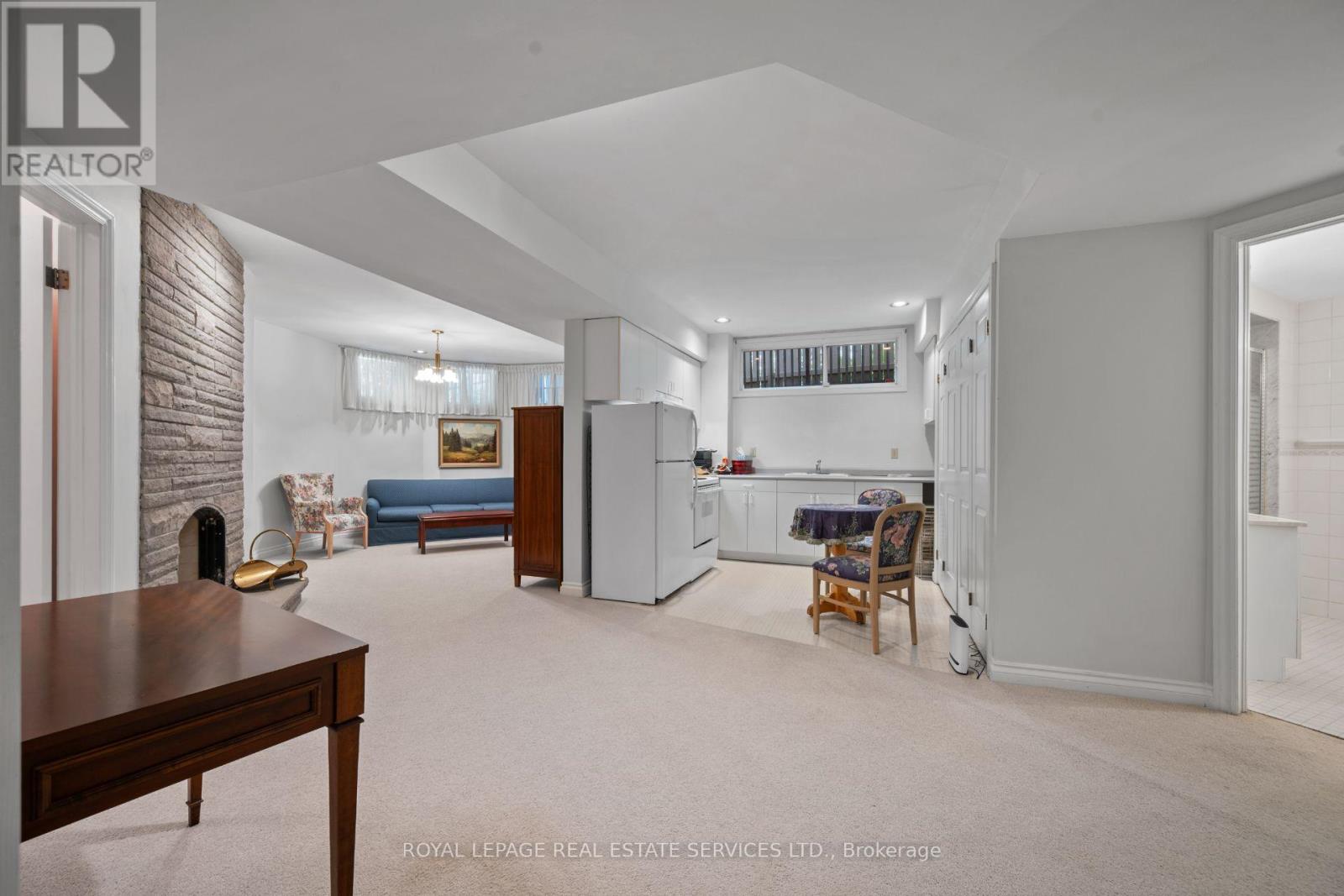 7 THE GREEN PINES - Image 39