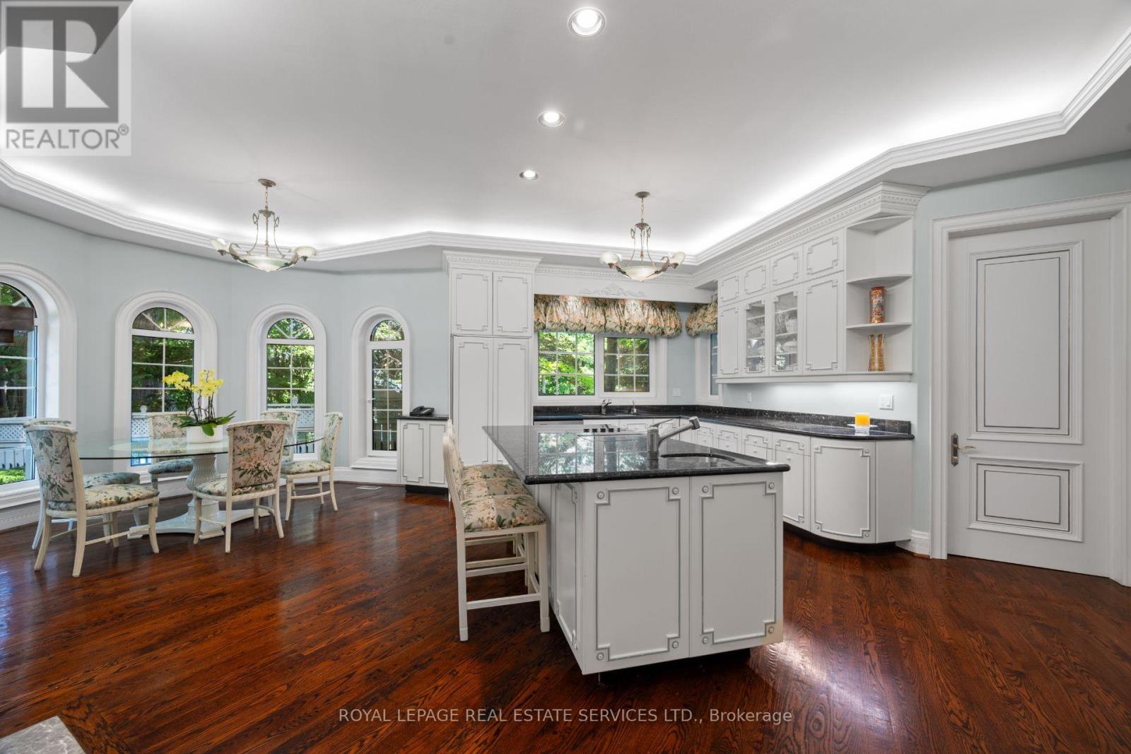 7 THE GREEN PINES - Image 9