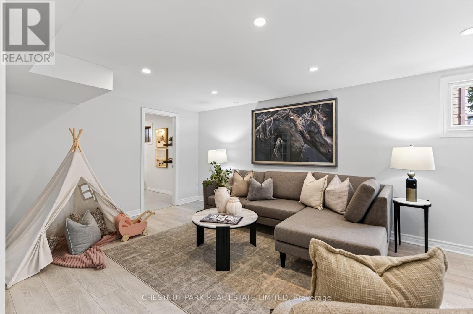 64 PASADENA GARDENS - 24