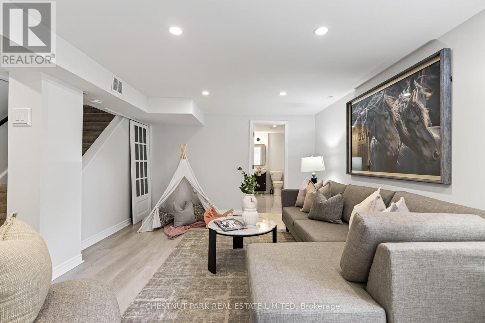 64 PASADENA GARDENS - 25