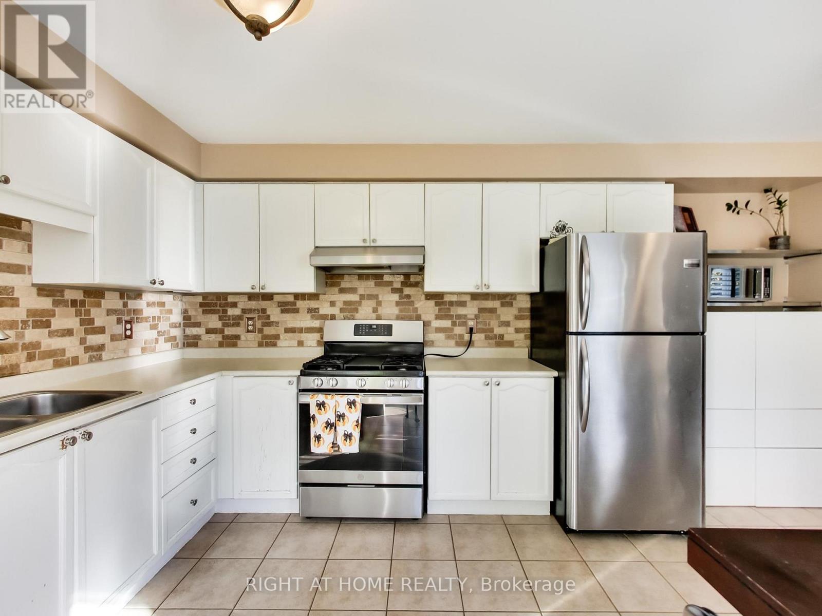 2527 NETTLECREEK CRESCENT - 16