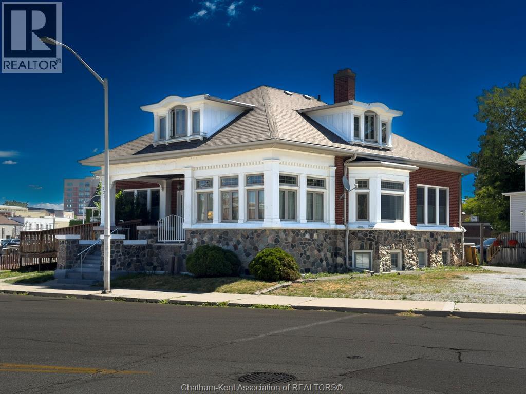 226 WELLINGTON STREET West, Chatham