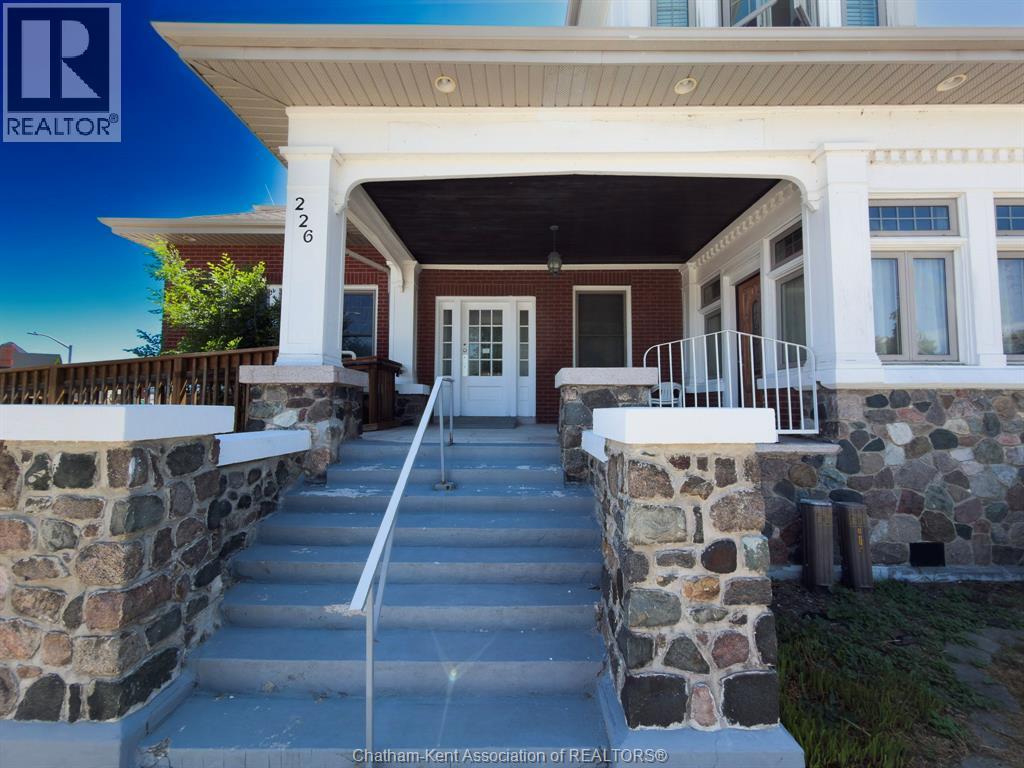 226 WELLINGTON STREET West, Chatham — photo 5