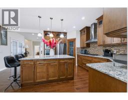 4pc Bathroom - 8245 Saddlebrook Drive Ne, Calgary, AB T3J0M4 Photo 10