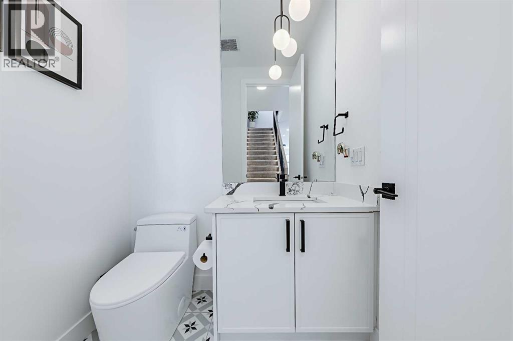 7341 37 Avenue NW, Calgary — photo 9