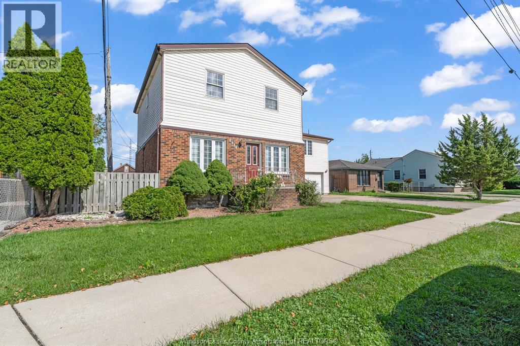 2416 MERCER STREET, Windsor — photo 3