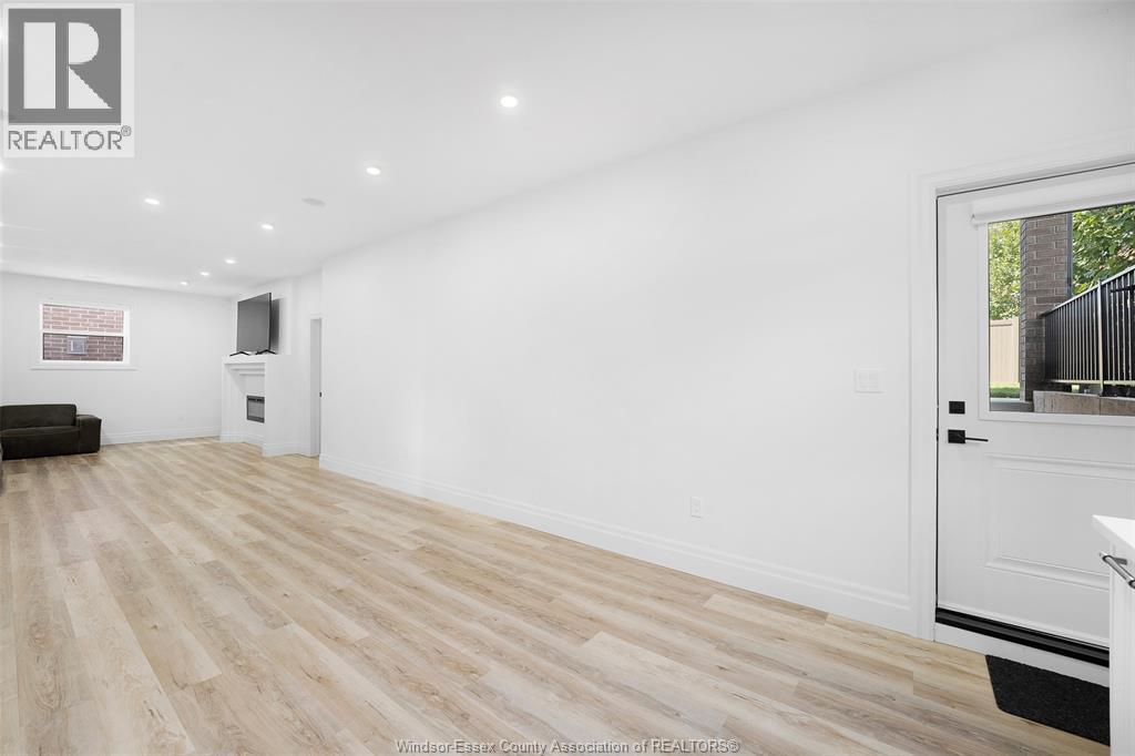 3838 RONALD AVE - 34