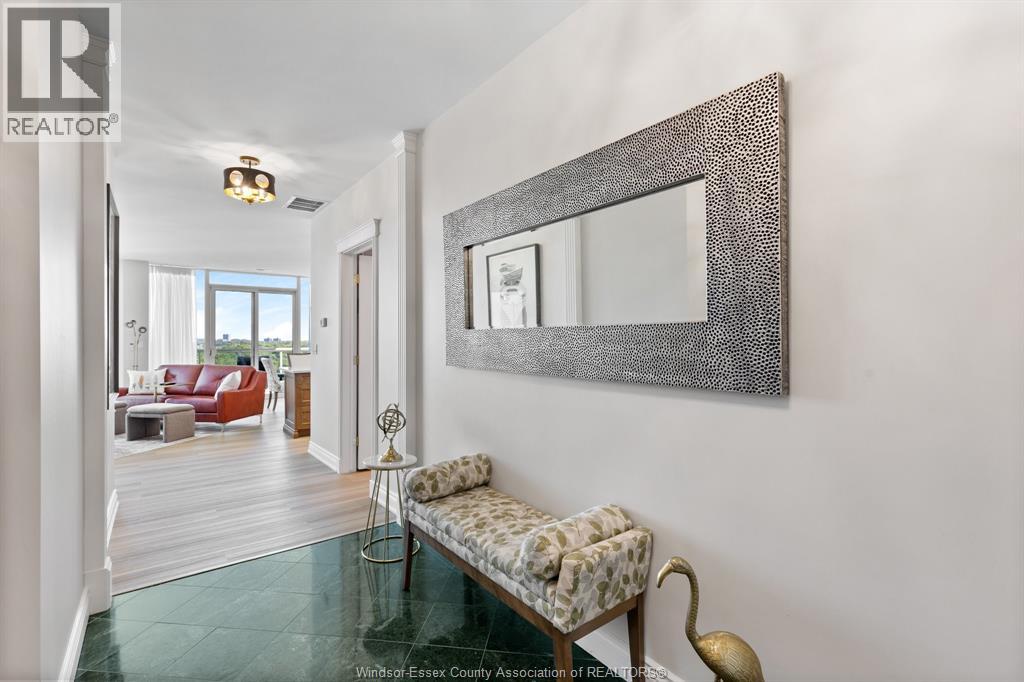 #901 5055 RIVERSIDE DRIVE East - 16