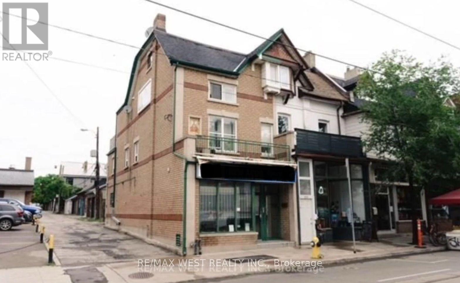 Photo of 932 Dundas Street