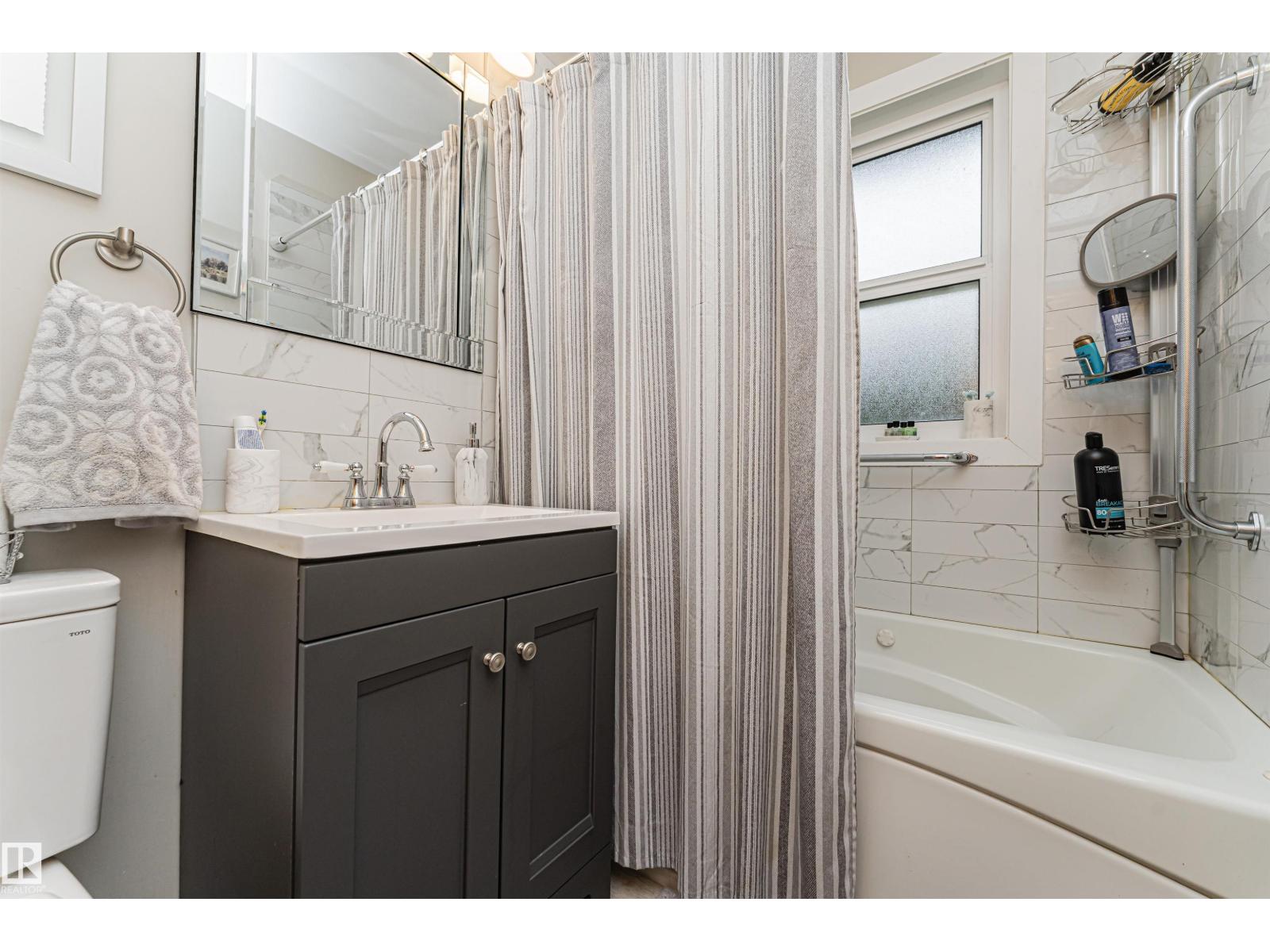 10807 136 ST NW - 23