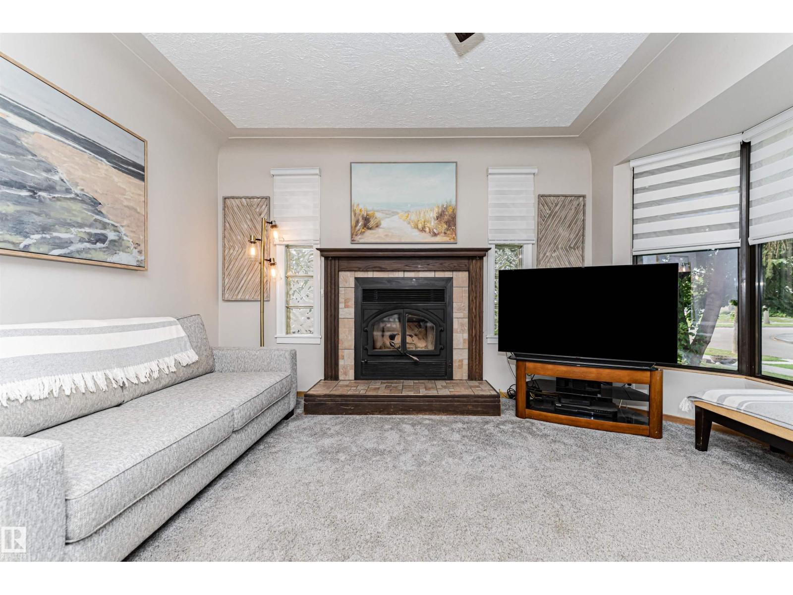 10807 136 ST NW - 8
