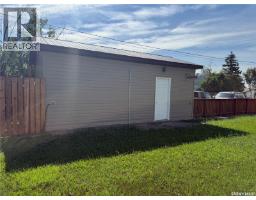 Family room - 12 6th Street Crescent W, Kindersley, SK S0L1S0 Photo 6