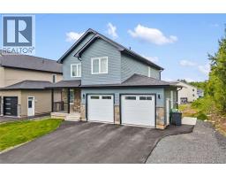 63 Winterberry Drive, photo 2