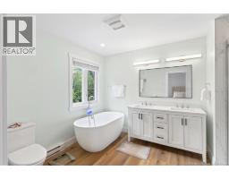 63 Winterberry Drive, photo 19
