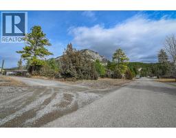 4963 Spruce Avenue, Canal Flats, BC V0B1B0 Photo 6