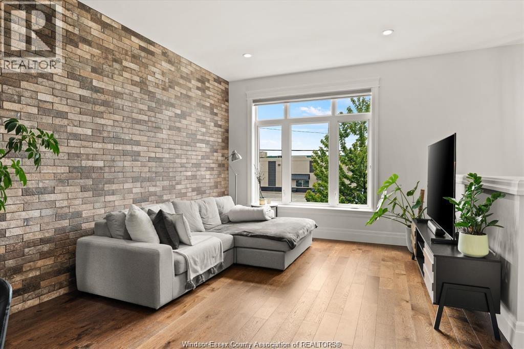 735 BROWNSTONE ROAD, Lakeshore — photo 7