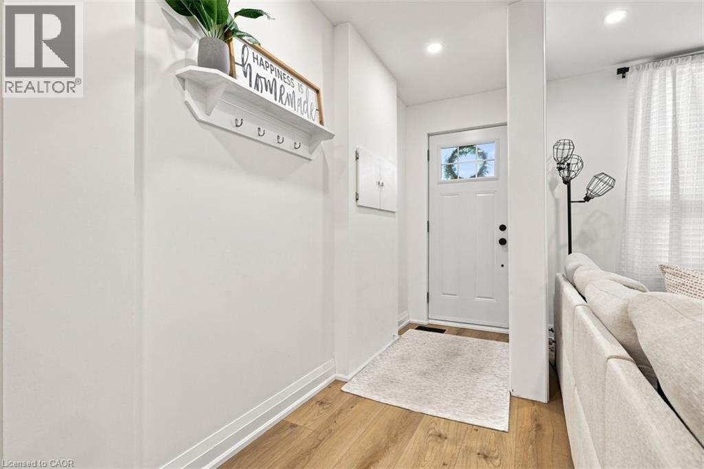 29 NEWLANDS Avenue, Hamilton — photo 4