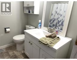 Kitchen - 907 Alpine Way, Elkford, BC V0B1H0 Photo 11