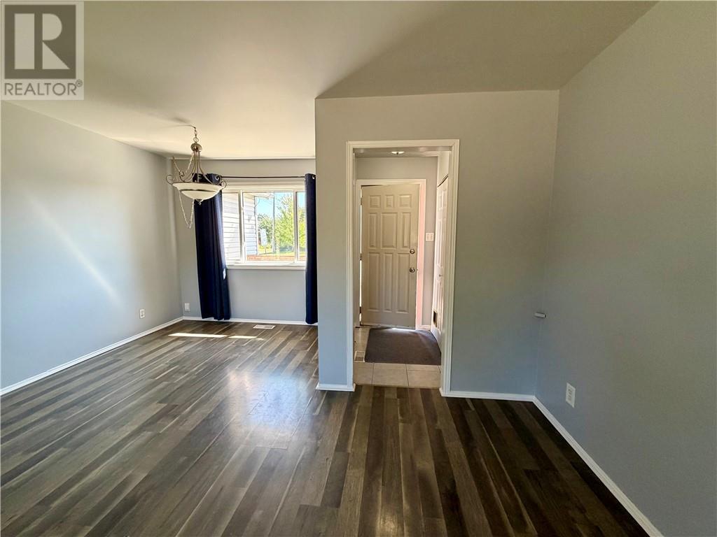 8 Lincoln Street, Capreol — photo 3