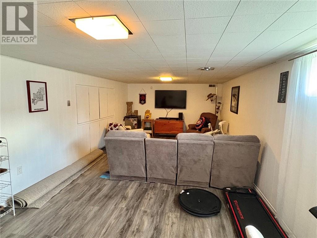 561 Willard Avenue - Image 22