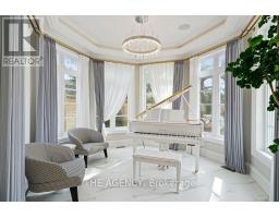 Dining room - 18 Suncrest Drive, Toronto, ON M3C2L2 Photo 7
