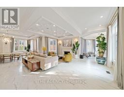 Living room - 18 Suncrest Drive, Toronto, ON M3C2L2 Photo 6