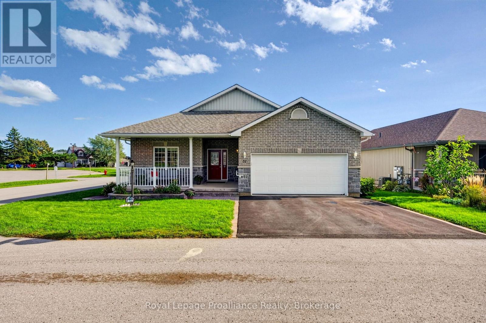 32 MERRILL DRIVE, Prince Edward County (Wellington Ward) — photo 1