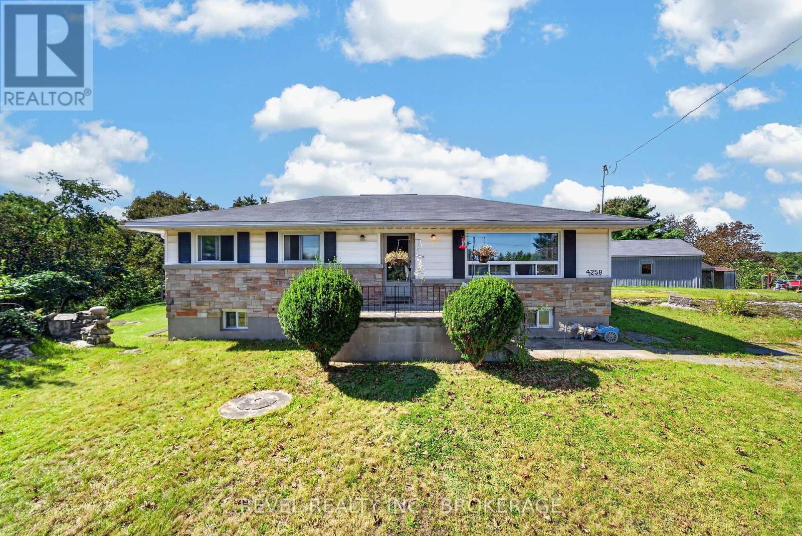 4258 HWY 15, Kingston (City North of 401) — photo 1