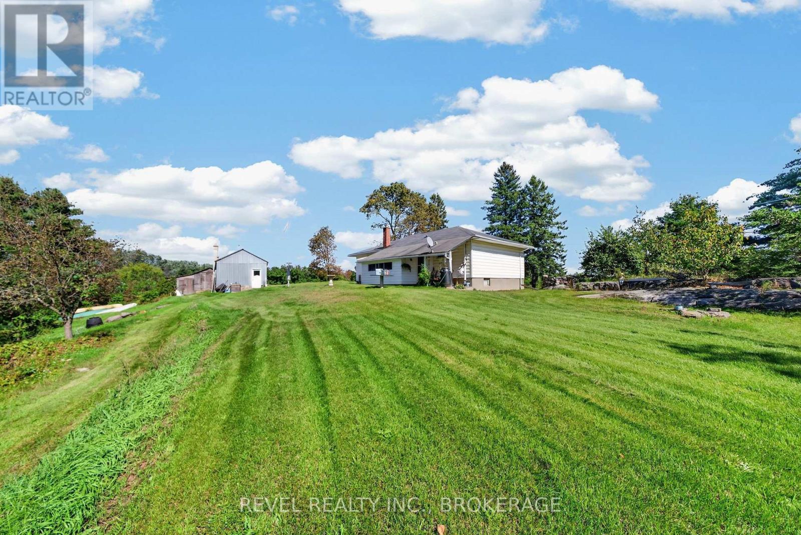 4258 HWY 15 - 32