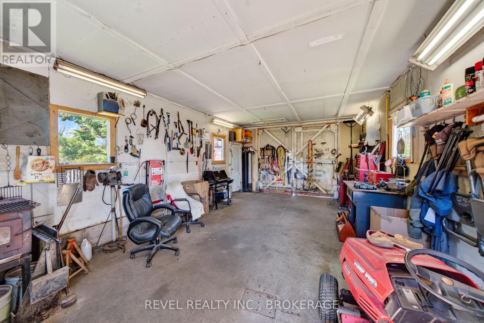 4258 HWY 15 - Image 35