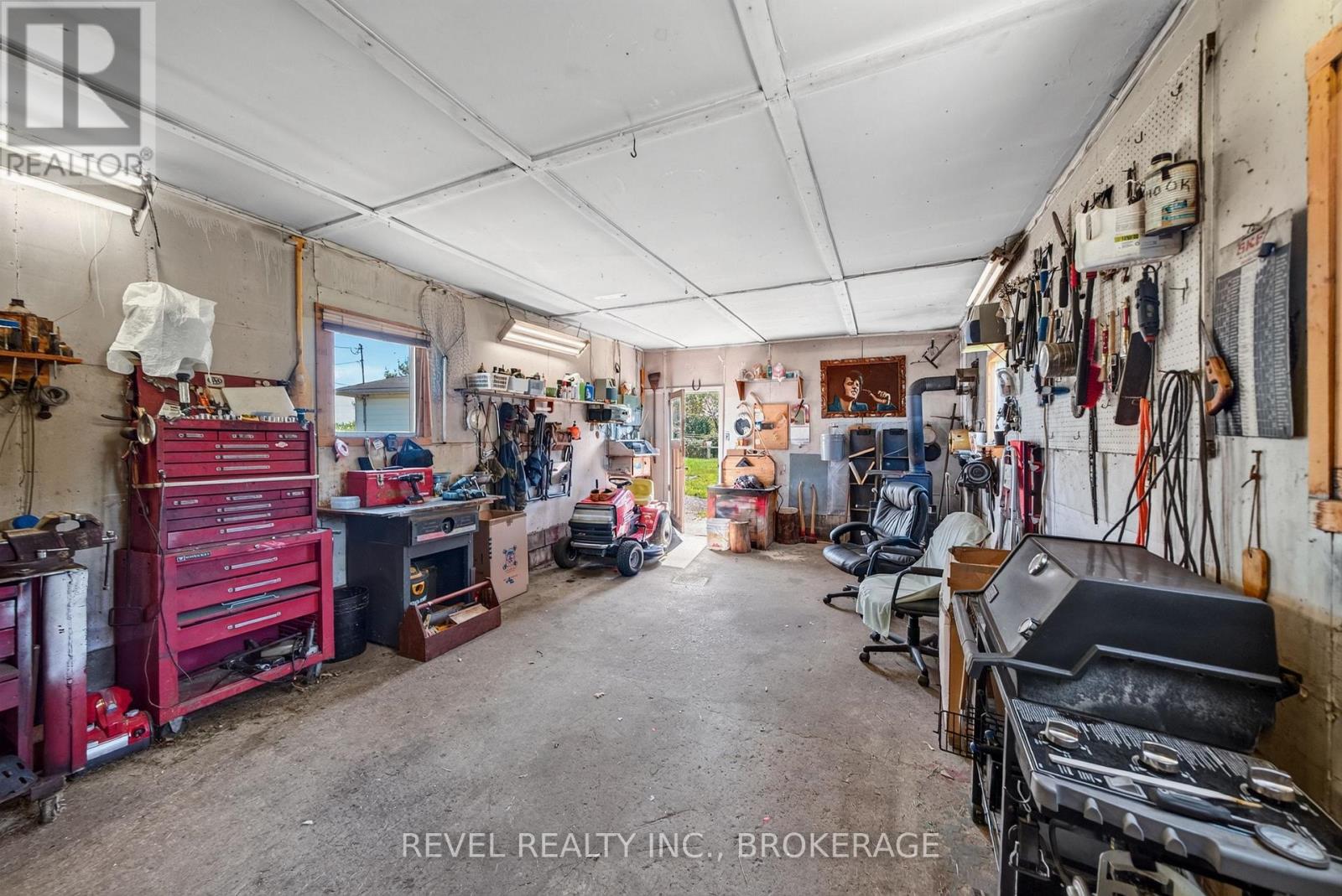 4258 HWY 15 - 36