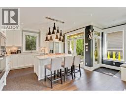 2228 Mahon Avenue, North Vancouver, BC V7M2T9 Photo 10