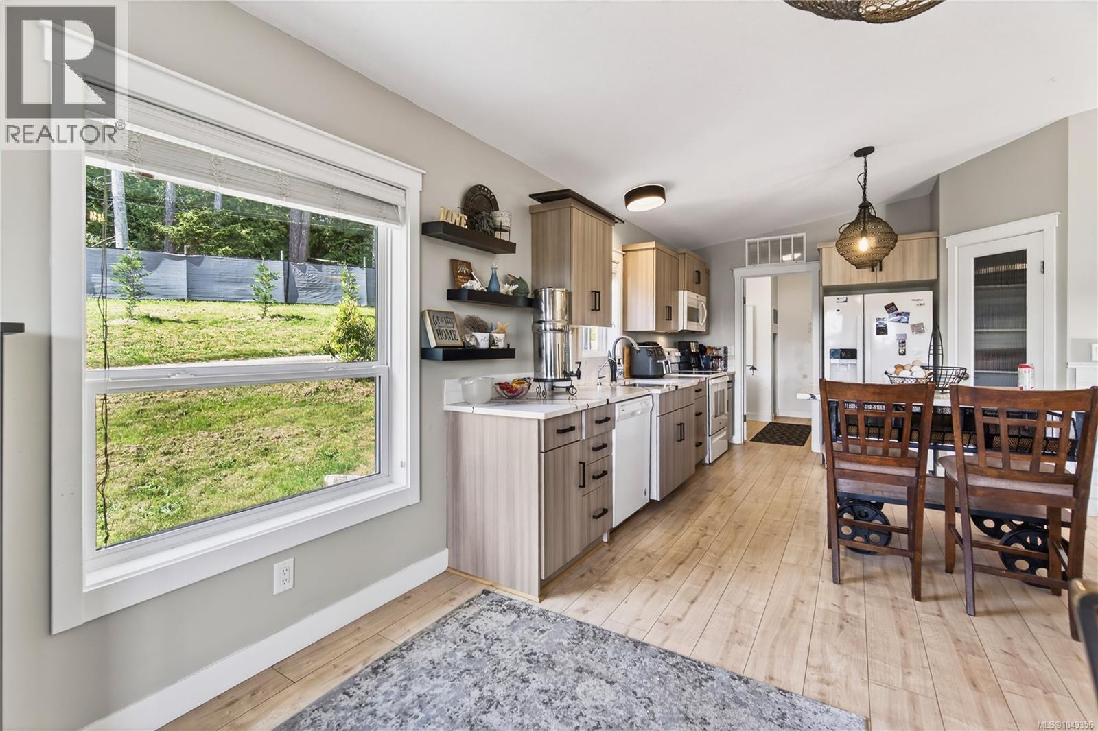 6495/6499 Doumont Rd - 15