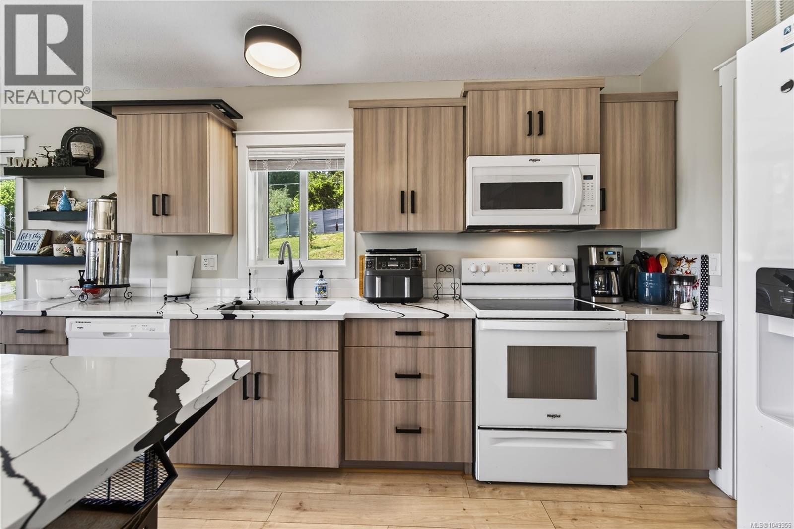 6495/6499 Doumont Rd - Image 19