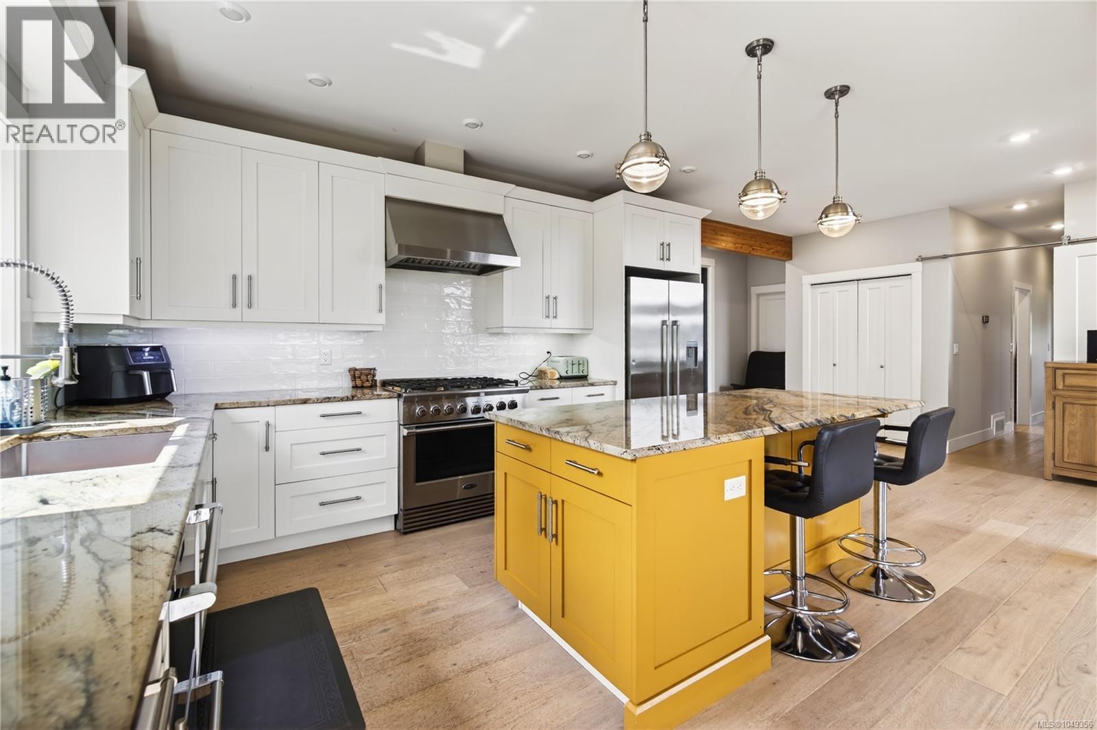 6495/6499 Doumont Rd - 32