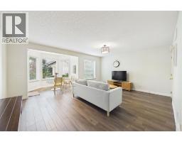 15 Royal Crest Terrace Nw, Calgary, AB T3G4M3 Photo 36