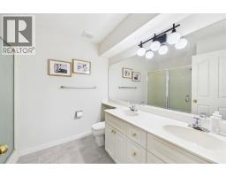 15 Royal Crest Terrace Nw, Calgary, AB T3G4M3 Photo 40