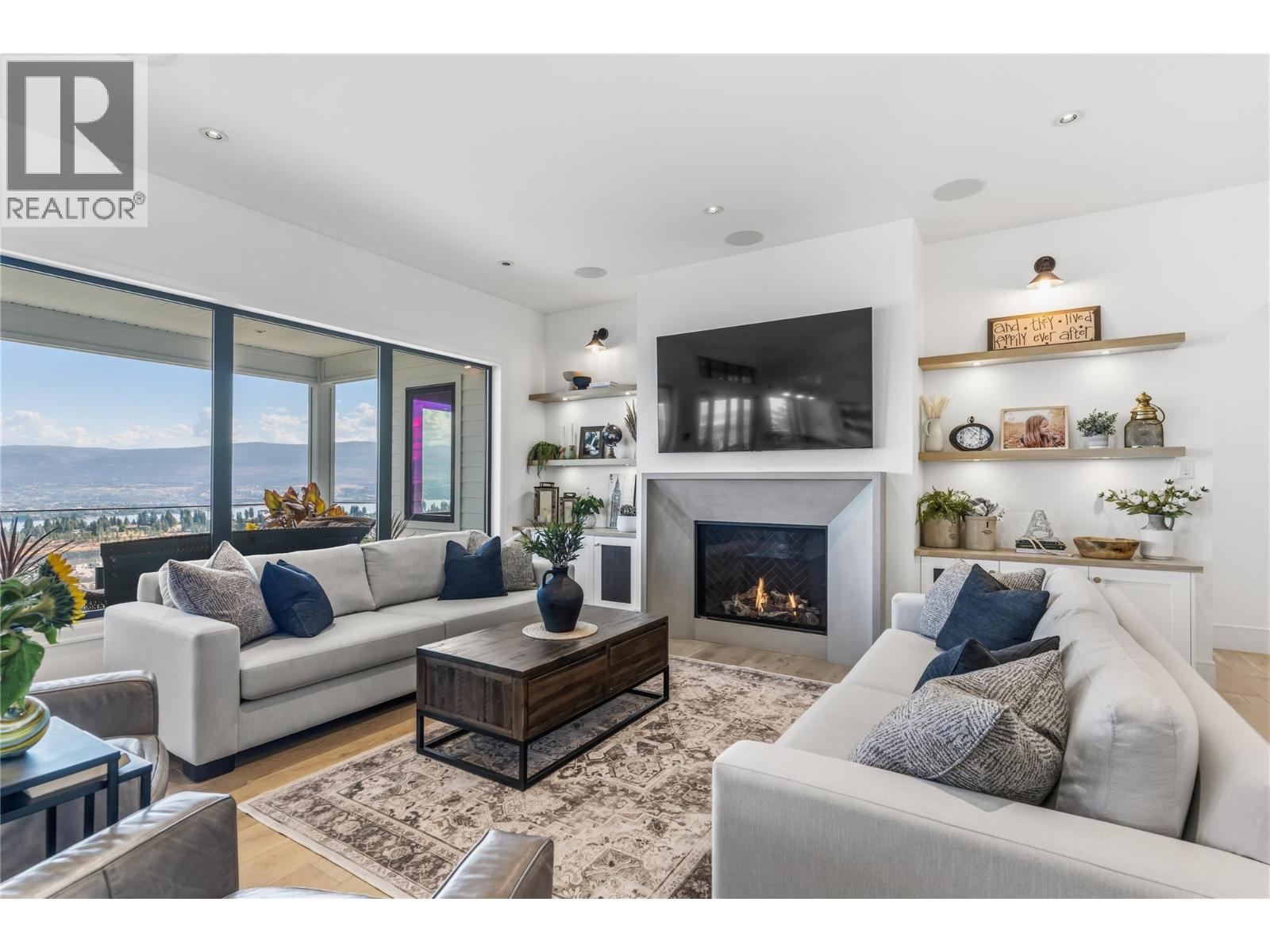  902 Lloyd Jones Drive, West Kelowna