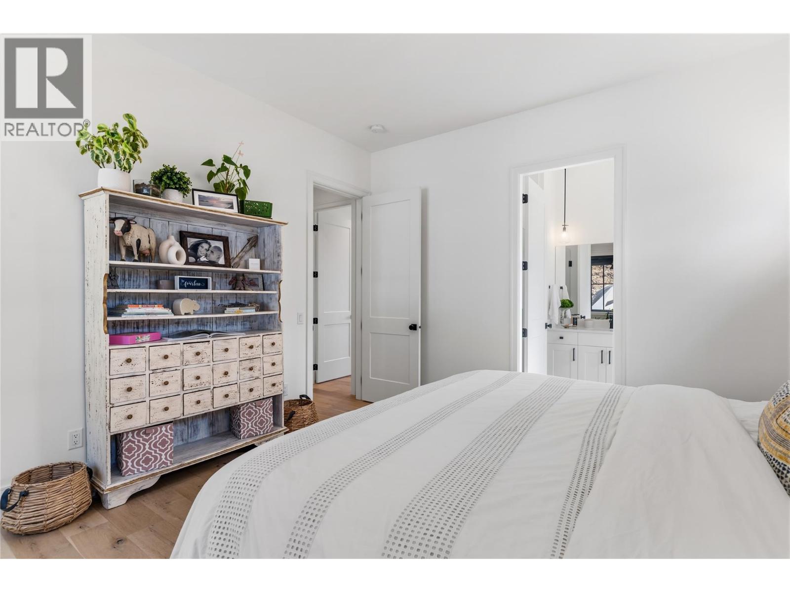  902 Lloyd Jones Drive, West Kelowna