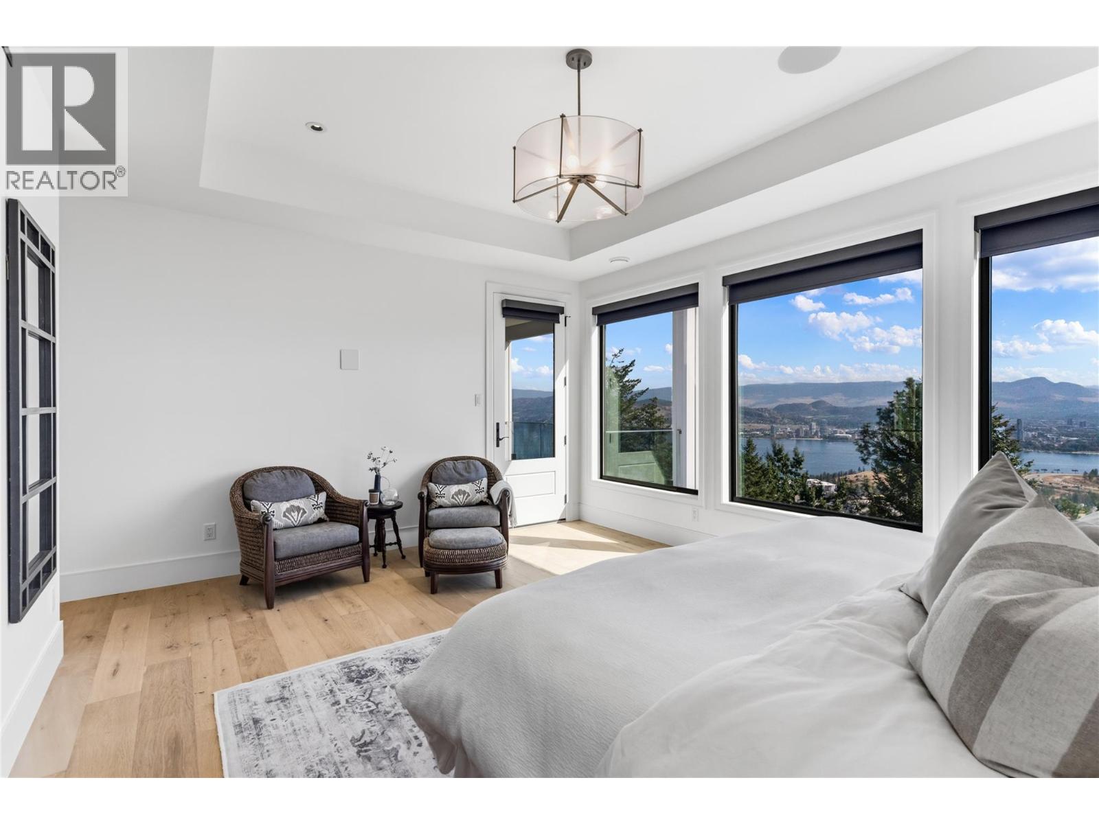  902 Lloyd Jones Drive, West Kelowna