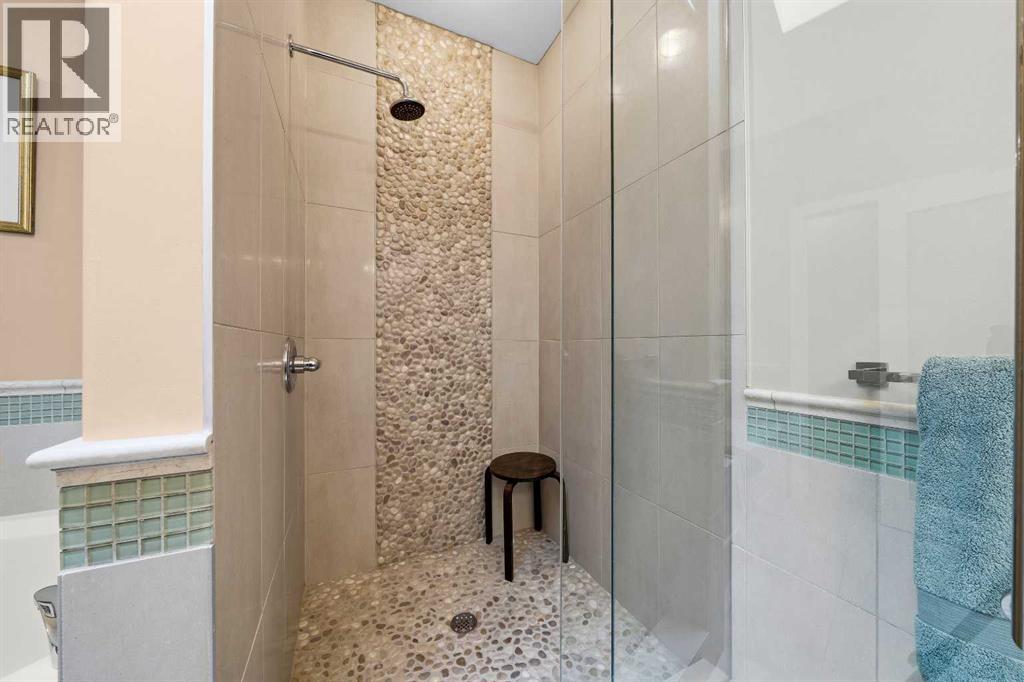 2108 31 Avenue SW - Image 32