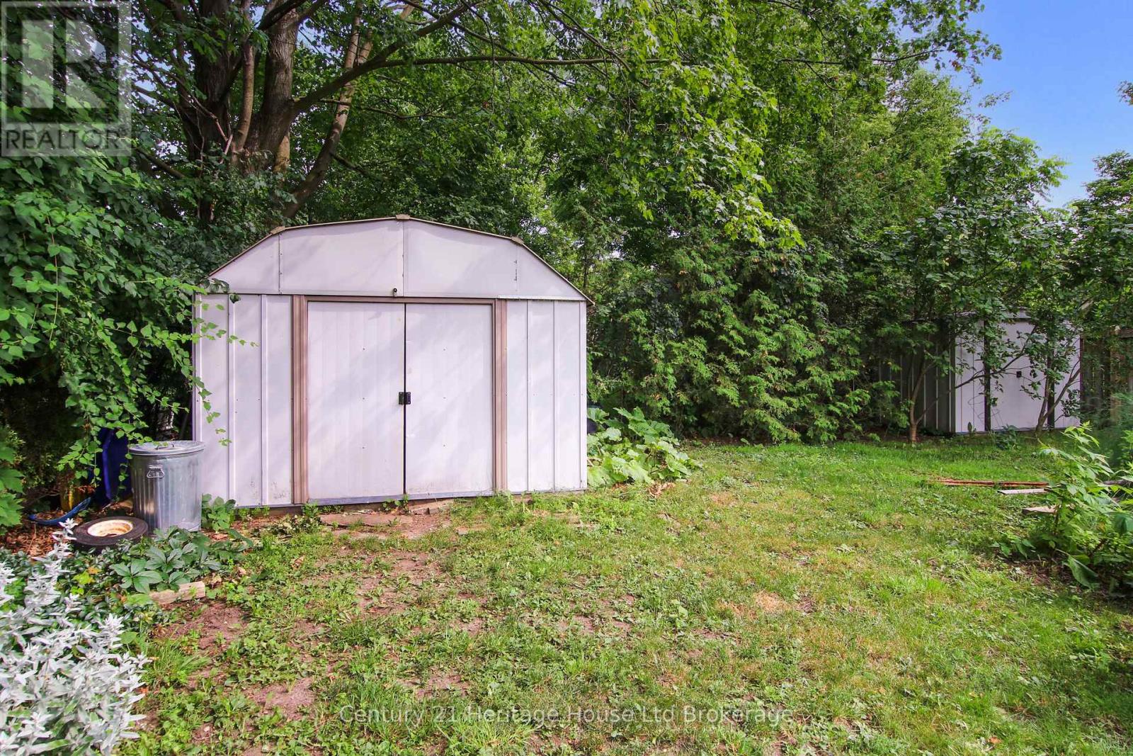 683 COLLEGE AVENUE - Image 29