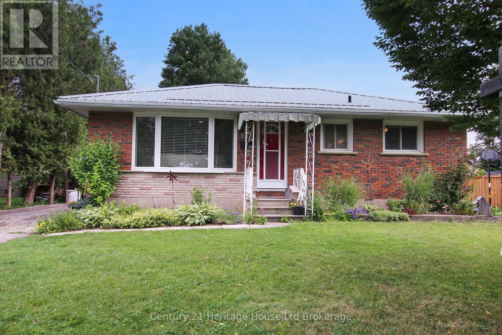 683 COLLEGE AVENUE, Woodstock (Woodstock - South) — photo 3